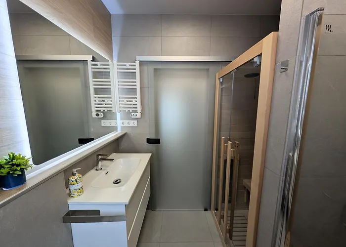 House 756 Ferienhaus Mainz - 4 Schlafzimmer, 2 Badezimmer, Gaeste Wc, Sauna, Outdoor-Kueche